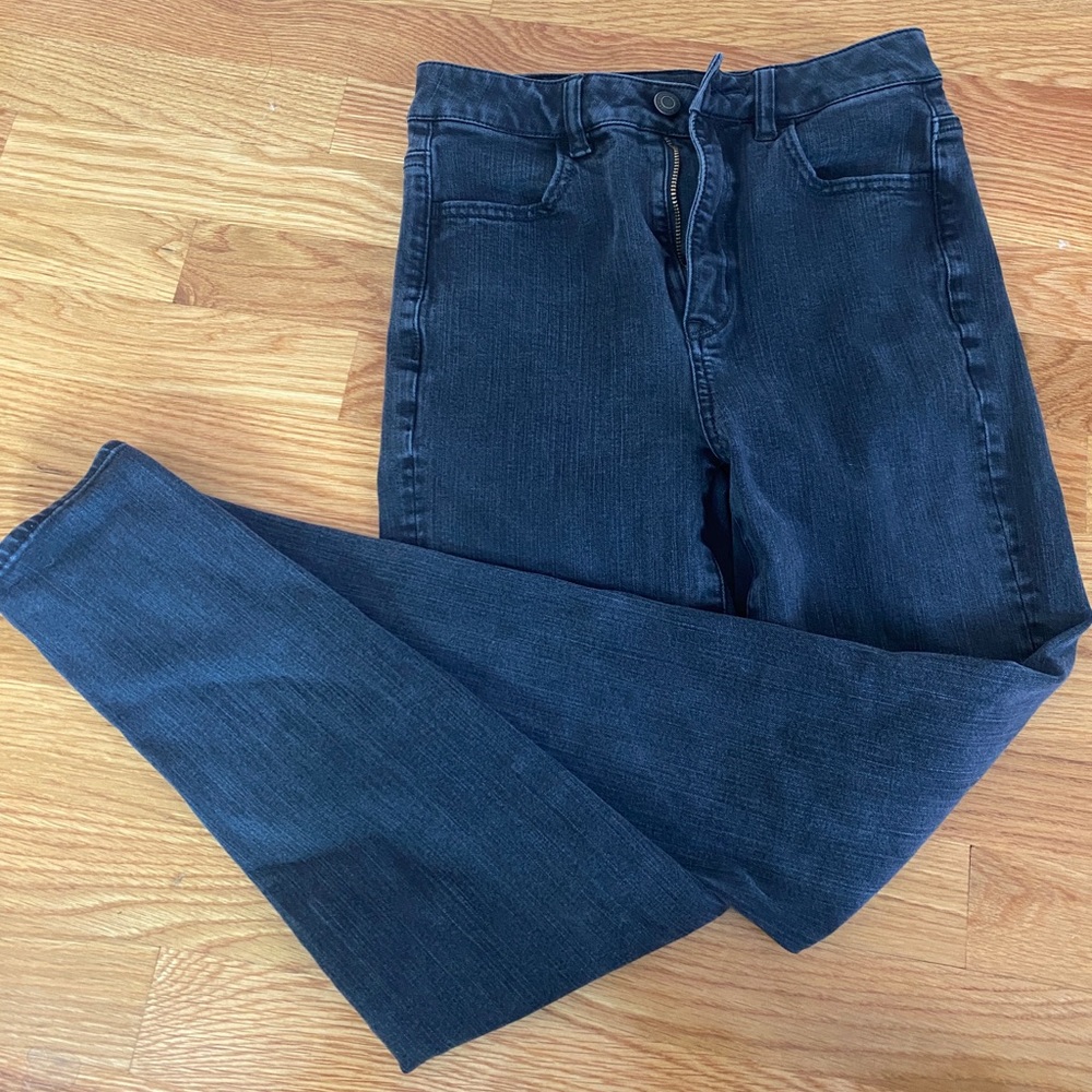 American Eagle Size 2 black skinny jeans